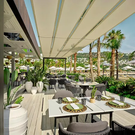 Caja By Maxx Royal Hotel